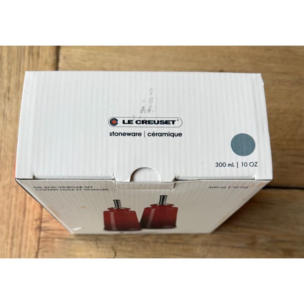 Le Creuset Stoneware Signature 10 oz Oil & Vinegar Set Sea Salt NEW - Picture 8 of 9